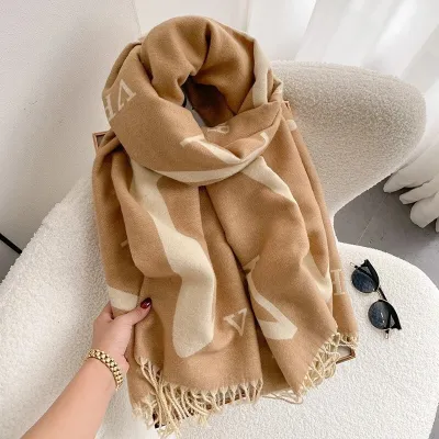 Double-Sided Letter Print Shawl